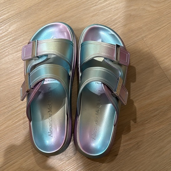 Alexander McQueen iridescent oversized hybrid sandals - Picture 7 of 13